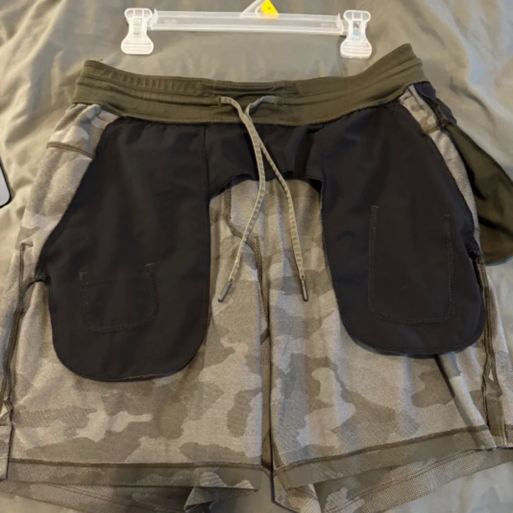 Camo Men's Lululemon Shorts - Picture 9 of 9